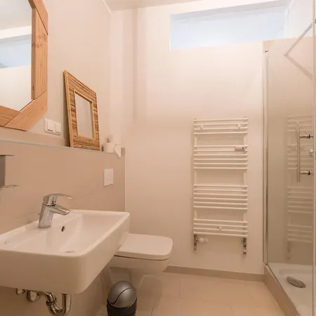 Design - Sanssouci, 10 Geschwister-scholl-strasse *